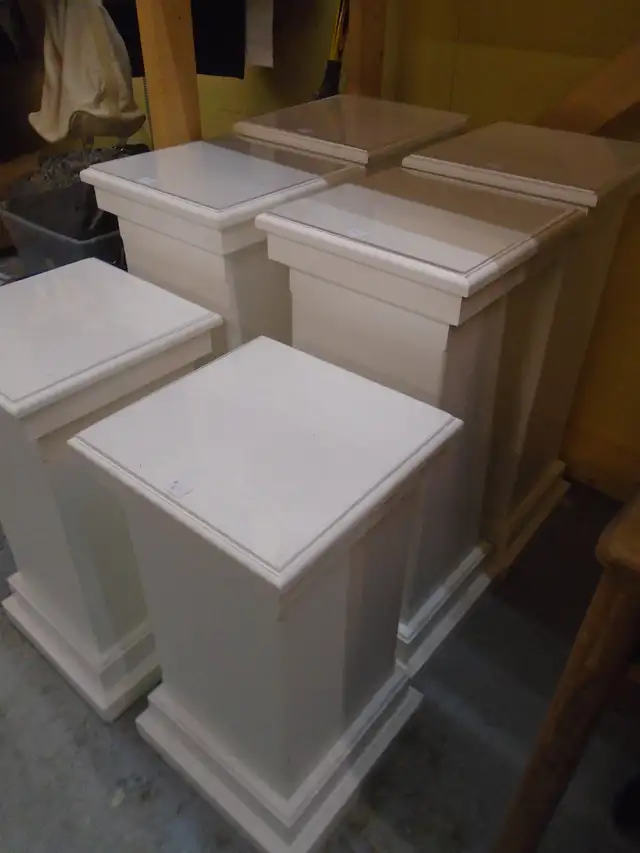 Pedestal stands - Photo 2