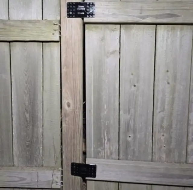redressement et réparation de clôture de bois,porte…