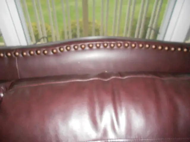 Free Sofa - Photo 6