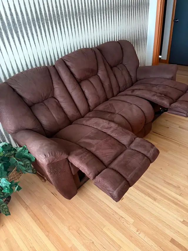 Reclining couch and chair - Photo 2