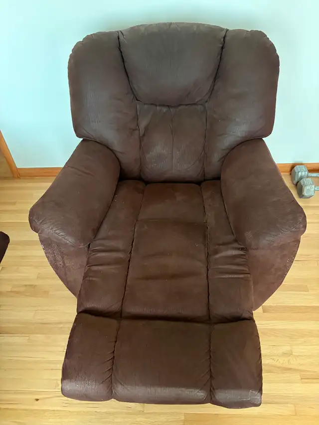 Reclining couch and chair - Photo 3