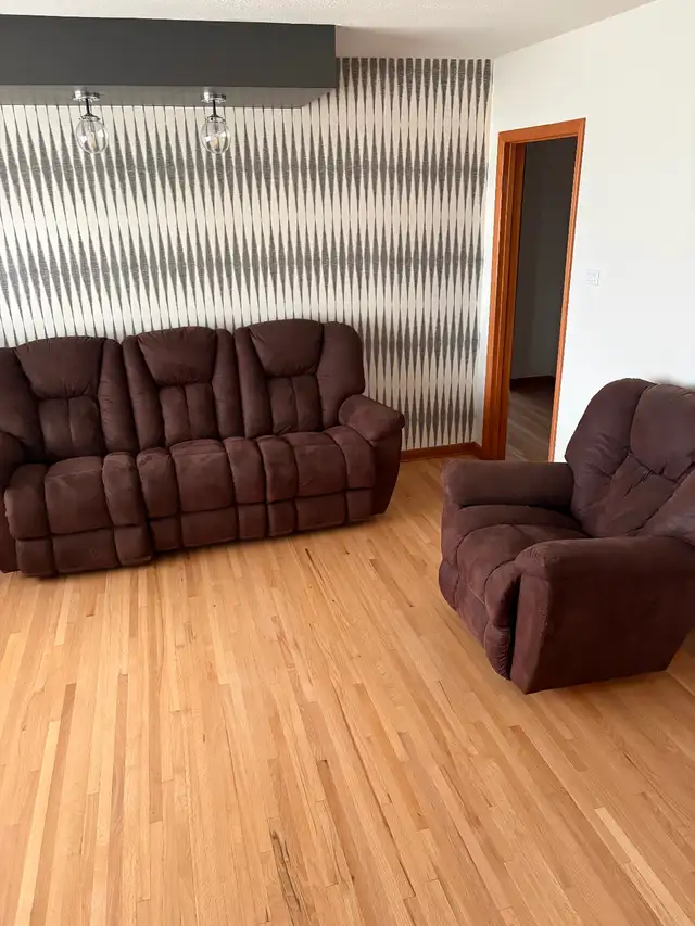 Reclining couch and chair - Photo 4