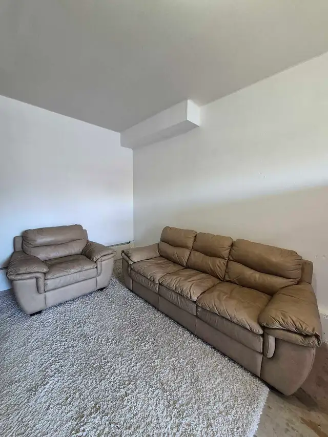 FREE DELIVERY Beautiful Leather Matching 3 Seater Sofa & 1 Seate - Photo 3
