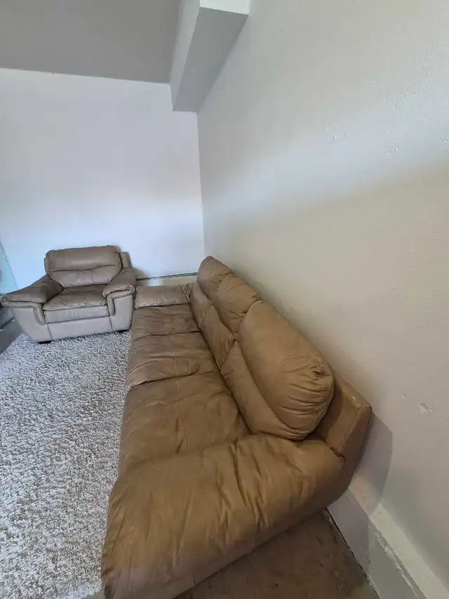 FREE DELIVERY Beautiful Leather Matching 3 Seater Sofa & 1 Seate - Photo 4