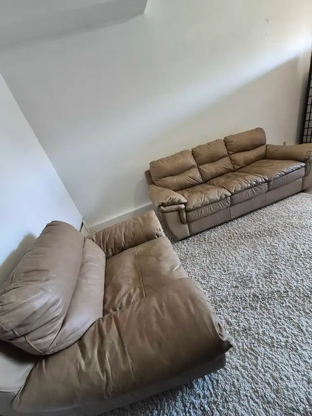 FREE DELIVERY Beautiful Leather Matching 3 Seater Sofa & 1 Seate - Photo 5