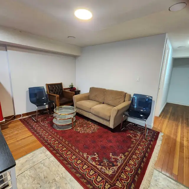 Rent beautiful renovated  1 bedroom apartment - Photo 2