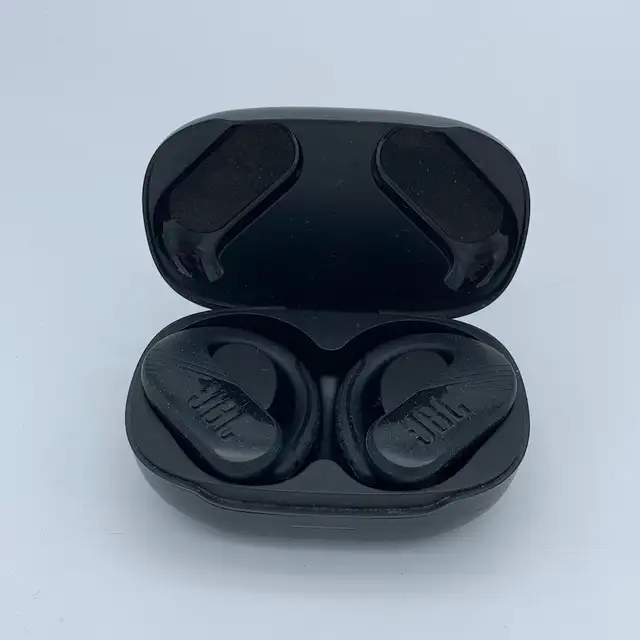 JBL Endurance Peak 3 In-Ear Sound Isolating True Wireless Earbud - Photo 4