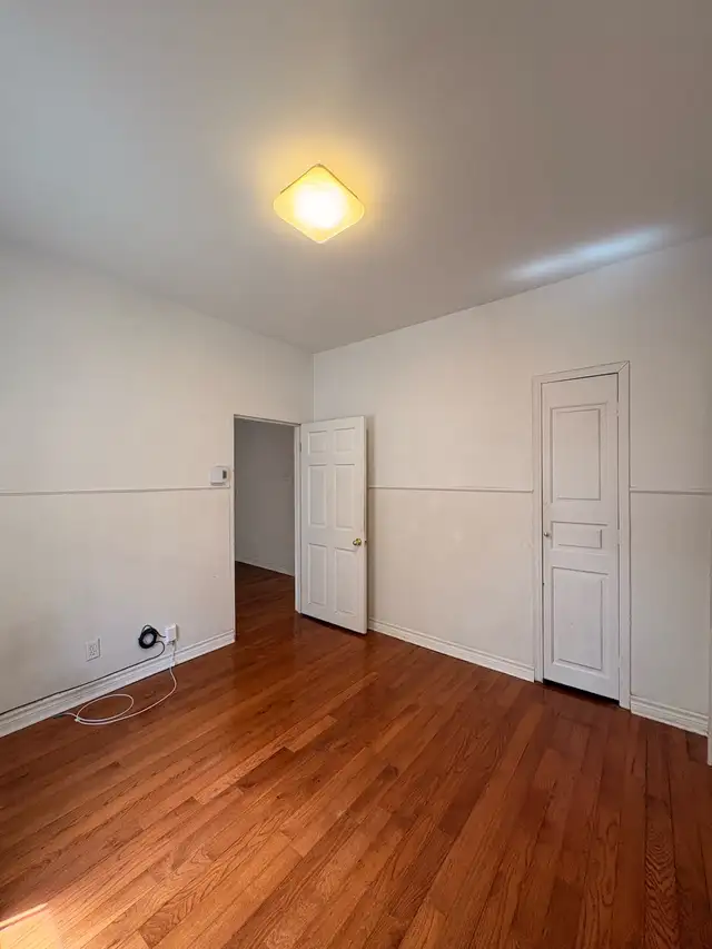 4.5 next to Metro Beaubien Avail Now (2 closed bedrooms)
