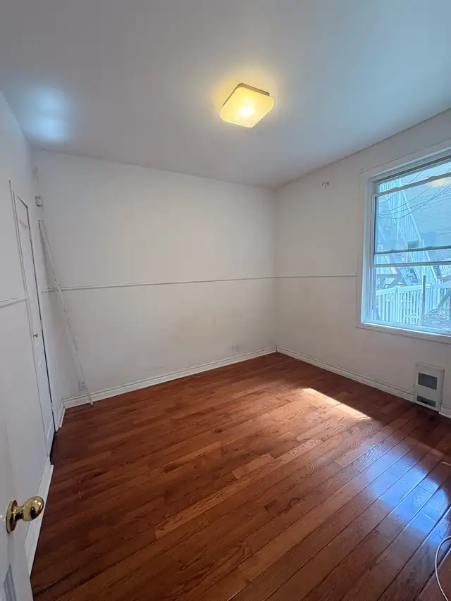 4.5 next to Metro Beaubien Avail Now (2 closed bedrooms) - Photo 2