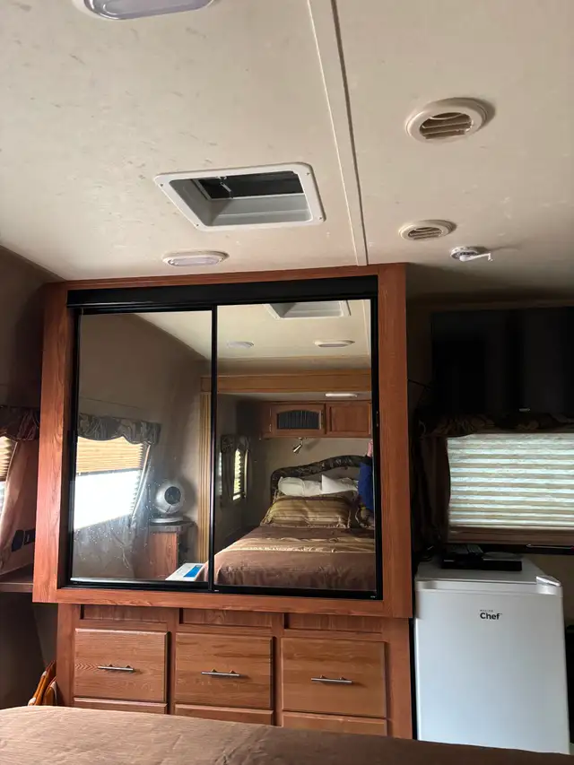 Rockwood Signature ultra lite 8329 SS 32' Couples Trailer. - Photo 8