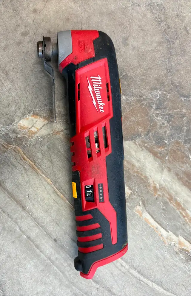 Milwaukee 2426-20 Cordless Oscillating Multi-Tool - Photo 2