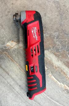 Milwaukee 2426-20 Cordless Oscillating Multi-Tool - Photo 2