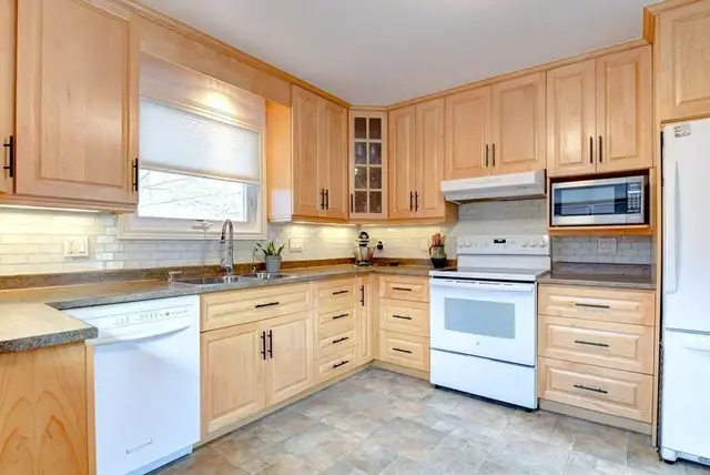 Beautiful Upgraded Home For Rent - $2900 - Photo 5