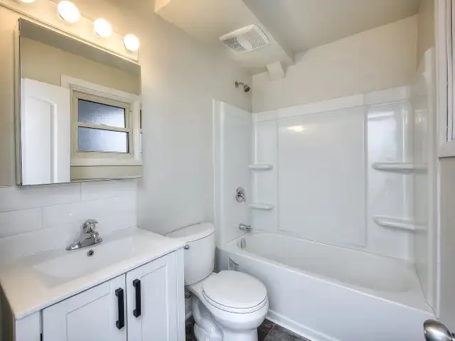 Room For Rent - Photo 9