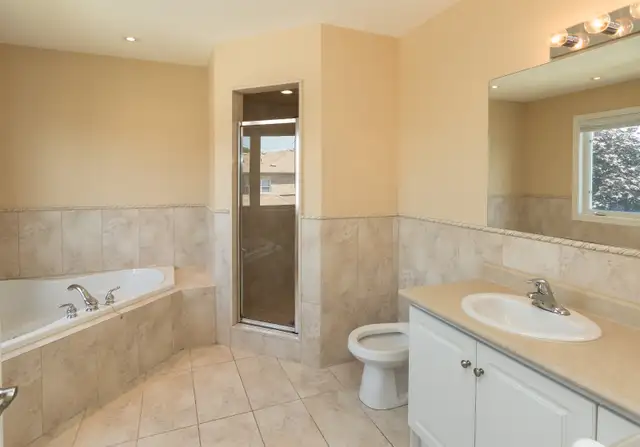 For Lease - Gorgeous Custom ~3,200SF Home in Markham - Photo 8