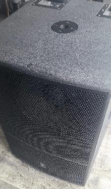 Yorkville ES18P Elite 1600 Watt 3200 peak Powered Subwoofer 18'