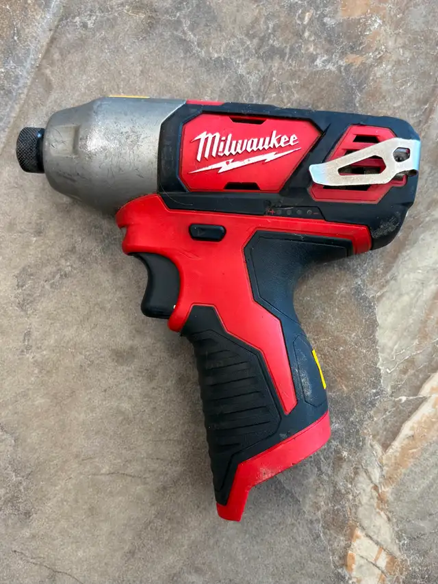 Milwaukee 1/4' Cordless Impact Driver (Model: 2462-20 )