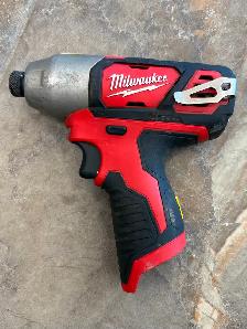 Milwaukee 1/4' Cordless Impact Driver (Model: 2462-20 )