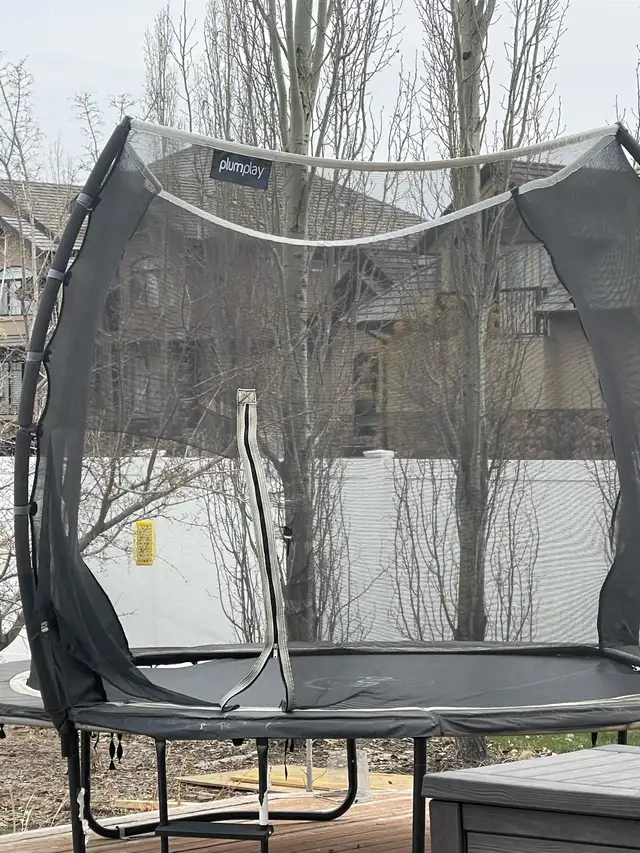 Free 10 foot round Plum Play trampoline - Photo 2