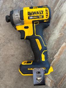 Dewalt 1/4' Cordless Impact Driver (Model: DCF887 )