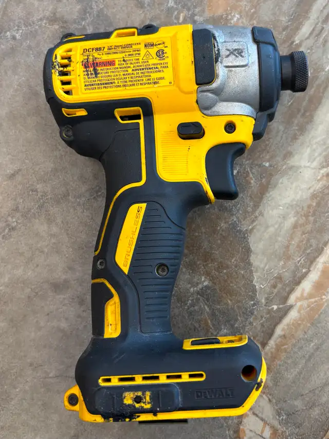 Dewalt 1/4' Cordless Impact Driver (Model: DCF887 ) - Photo 2