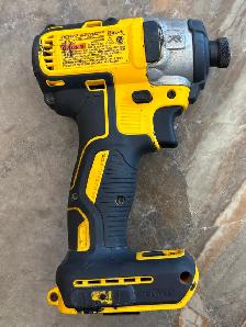 Dewalt 1/4' Cordless Impact Driver (Model: DCF887 ) - Photo 2