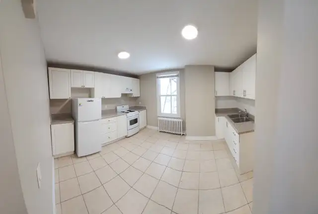 1 Month FREE - Bright & Spacious One-Bedroom Apartment - Photo 2