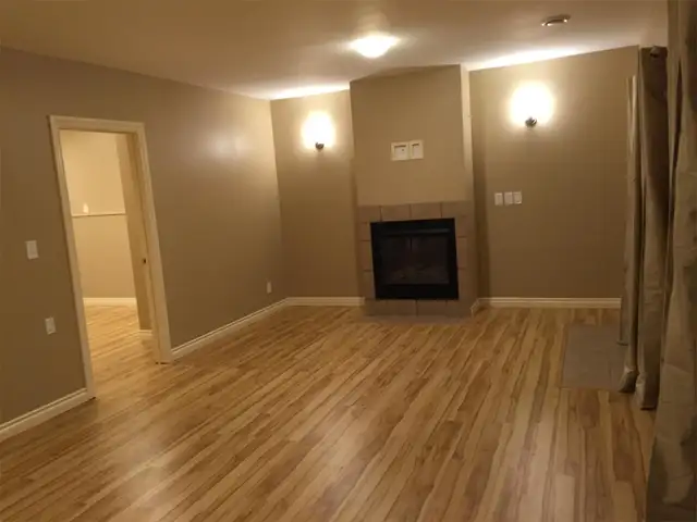ALL UTILITIES & INTERNET INCLUDED 2 Bed, 1 Bath Lower Suite - Photo 3