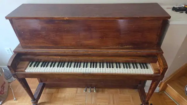 Piano-Good Condition-FREEEEE