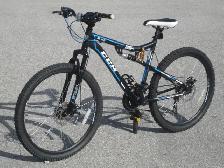 YES LIKE NEW ALUMINUM 26' CCM 21 SPD, DISC BRAKES & SUSPENSION!