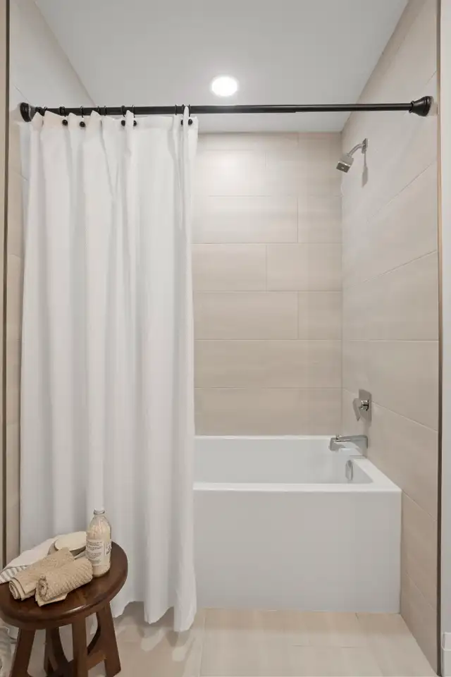 1 Bed, 1   Den Apartments Available NOW in Lucan, ON! - Photo 7