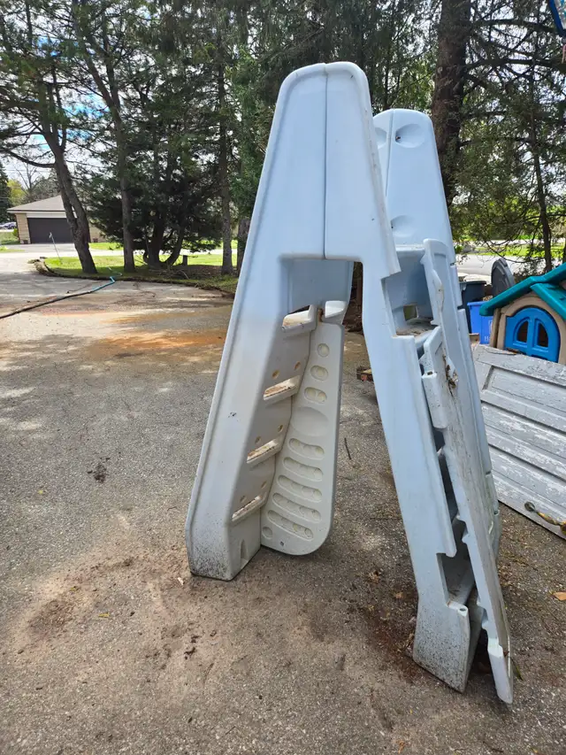 free pool ladder. - Photo 2
