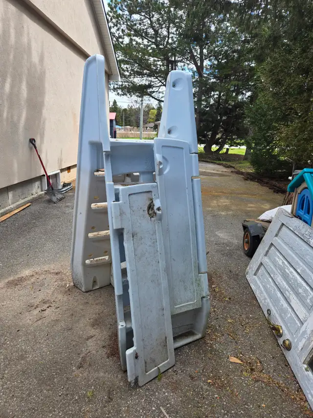 free pool ladder. - Photo 3