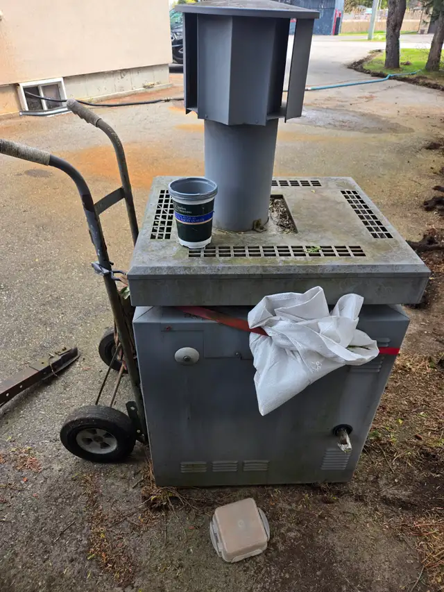 free pool heater.  As is. No information on it.