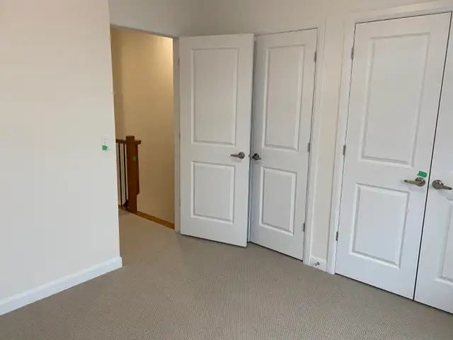 Beautiful 2 bedroom (plus den), 2.5 bathroom, modern townhome - Photo 5