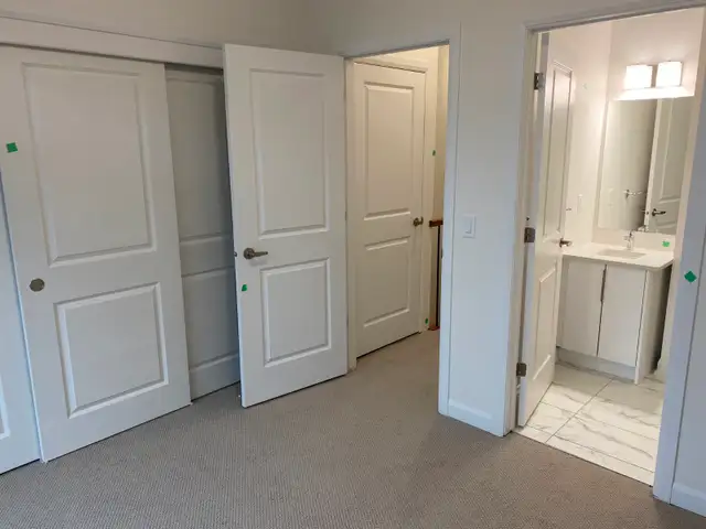 Beautiful 2 bedroom (plus den), 2.5 bathroom, modern townhome - Photo 7