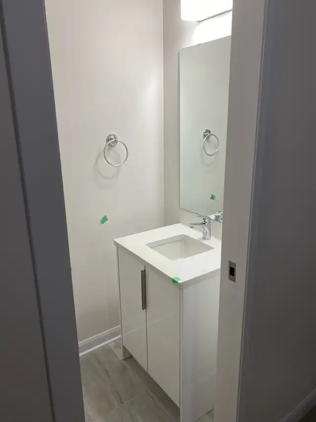 Beautiful 2 bedroom (plus den), 2.5 bathroom, modern townhome - Photo 10