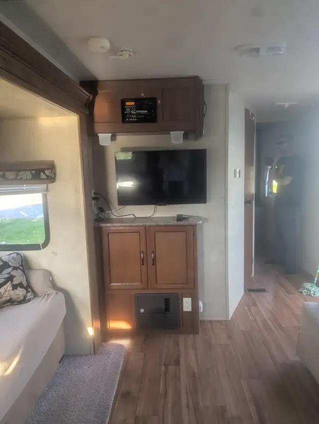 36' travel trailer Salem by Forest River couples retreat, - Photo 9