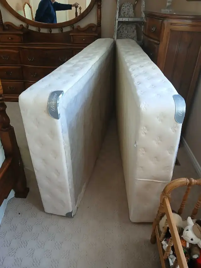 Beautyrest King Box spring set - Photo 2