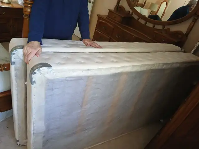 Beautyrest King Box spring set - Photo 3