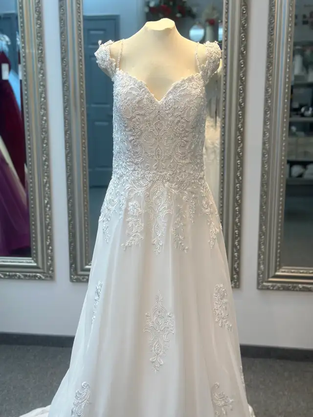 NEW Chiffon/Lace Wedding Gown