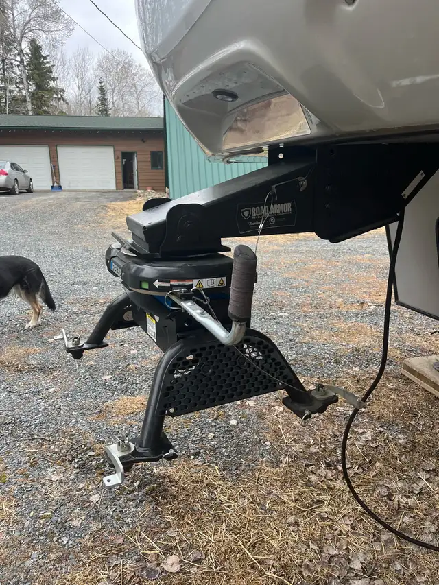 Reese 20k Fifth Wheel hitch - Photo 3
