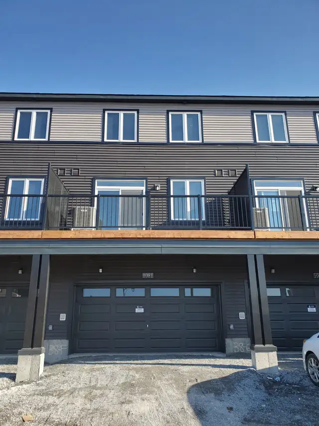 Modern 3-Storey Townhouse for Rent in North Kanata(Arcadia)
