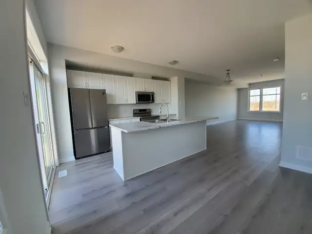 Modern 3-Storey Townhouse for Rent in North Kanata(Arcadia) - Photo 3