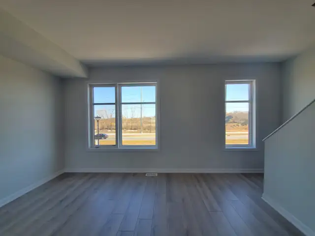 Modern 3-Storey Townhouse for Rent in North Kanata(Arcadia) - Photo 4
