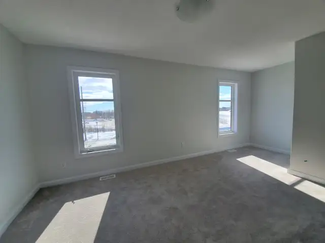 Modern 3-Storey Townhouse for Rent in North Kanata(Arcadia) - Photo 6