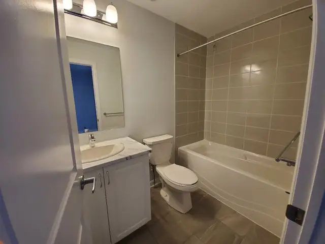 Modern 3-Storey Townhouse for Rent in North Kanata(Arcadia) - Photo 8