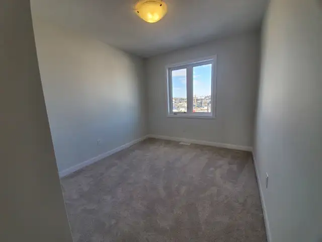 Modern 3-Storey Townhouse for Rent in North Kanata(Arcadia) - Photo 9
