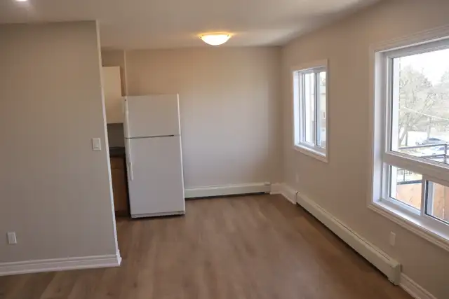 2 Bedroom Apt $1,740/m   Hydro - Photo 6