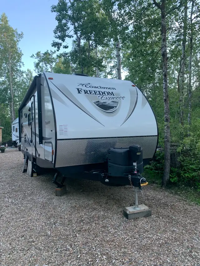 Coachman Freedom Express Trailer